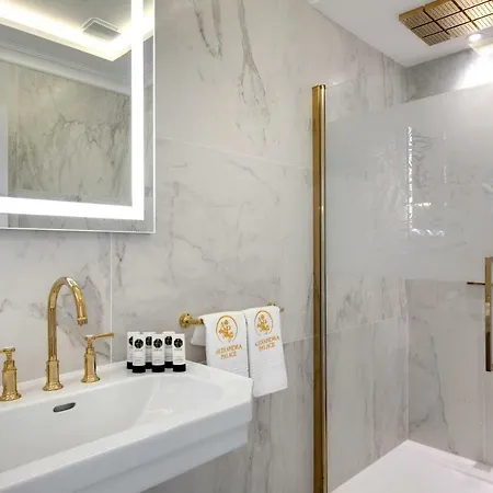 Alexandra Palace - La Maison Younan 5* Mazieres-en-Gatine