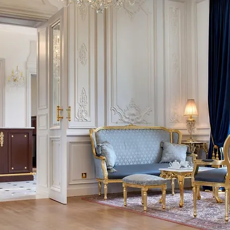 Alexandra Palace - La Maison Younan 5* Mazieres-en-Gatine