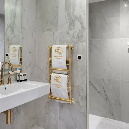 Отель Alexandra Palace - La Maison Younan Mazieres-en-Gatine