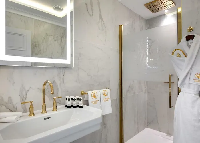 Alexandra Palace - La Maison Younan 5* Mazieres-en-Gatine