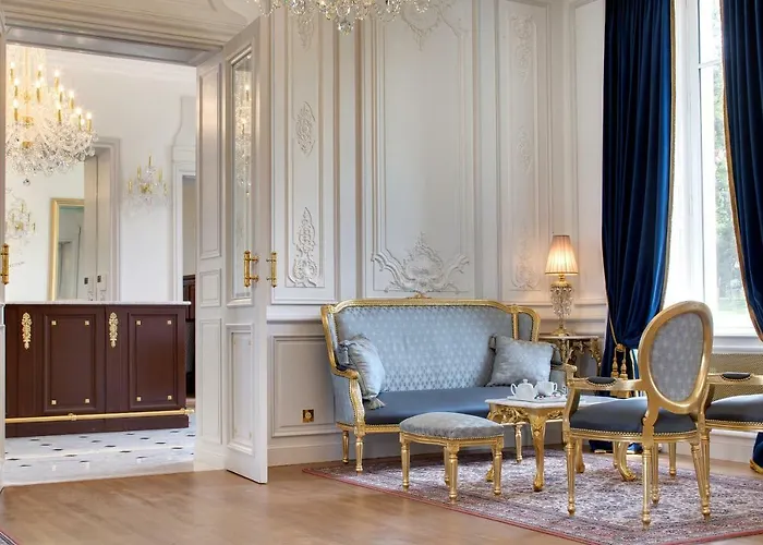 Alexandra Palace - La Maison Younan 5* Mazieres-en-Gatine